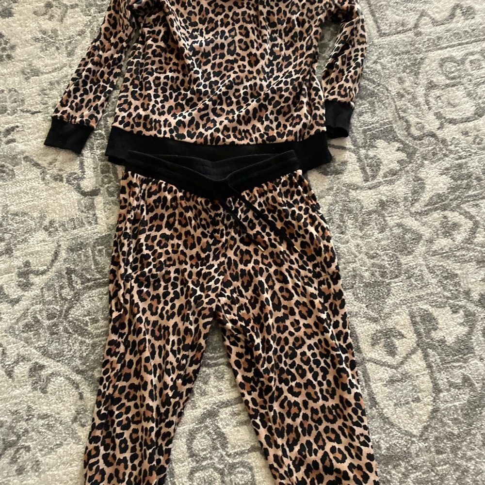 Secret Treasures Leopard Print Pajama Set Intimates & Sleepwear